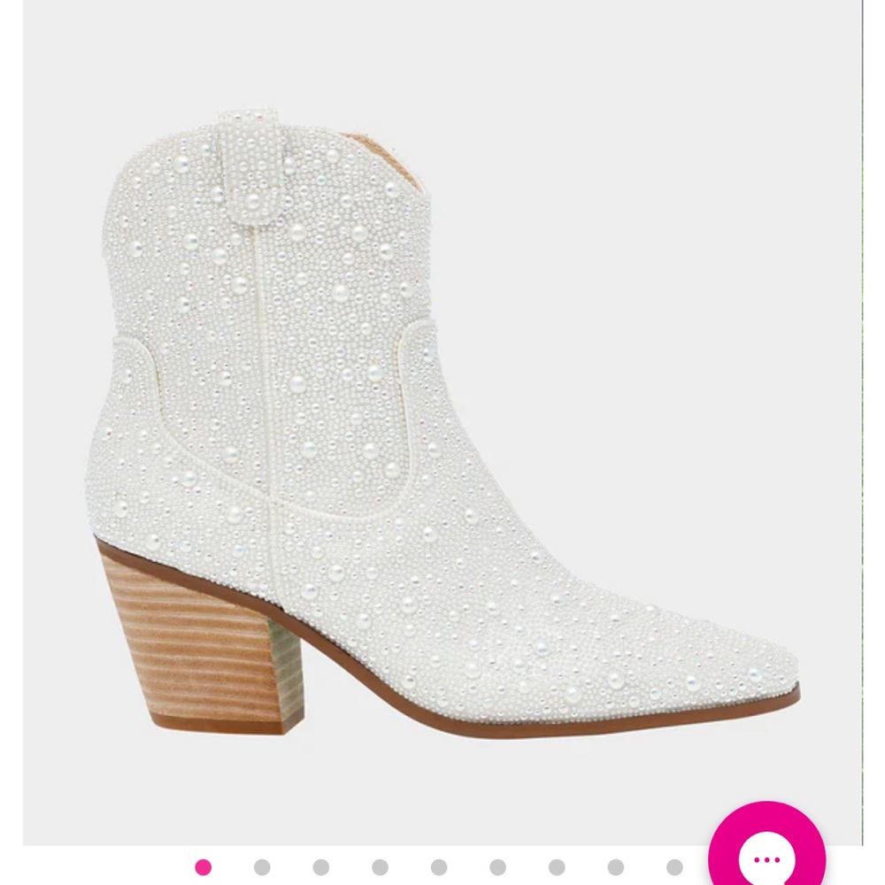 Betsey Johnson Diva Ivory boots